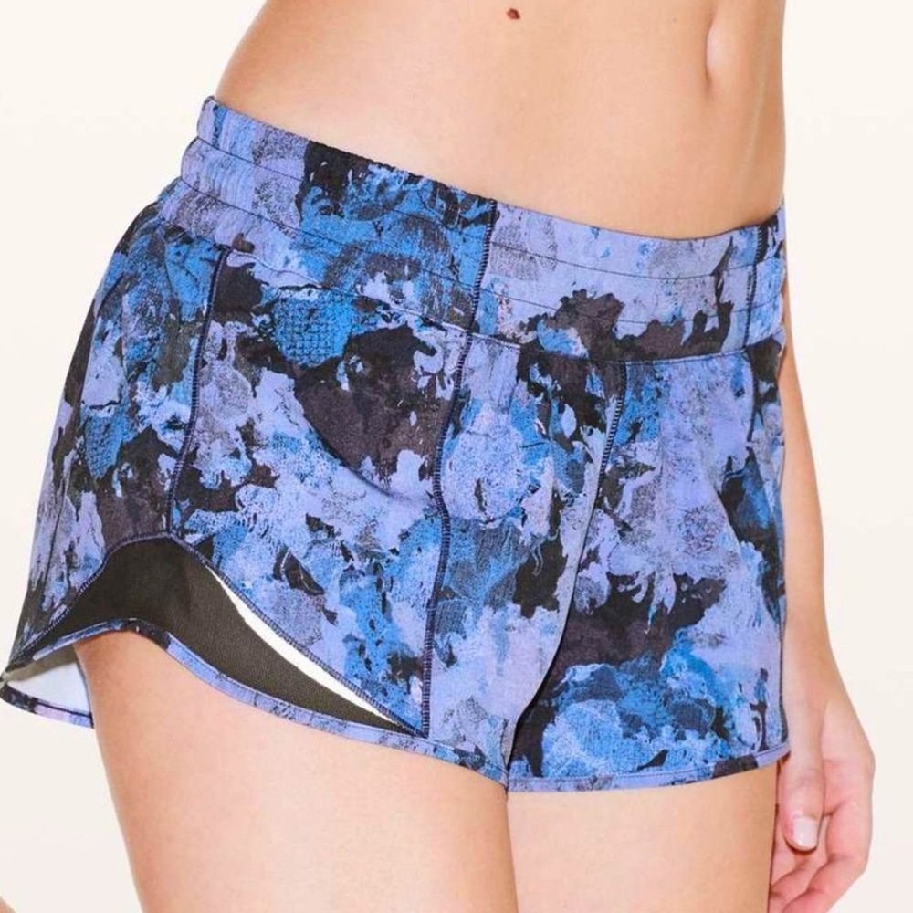 Lululemon Hotty Hot Low Rise Short II *2.5" - Screen Camo Multi / Black